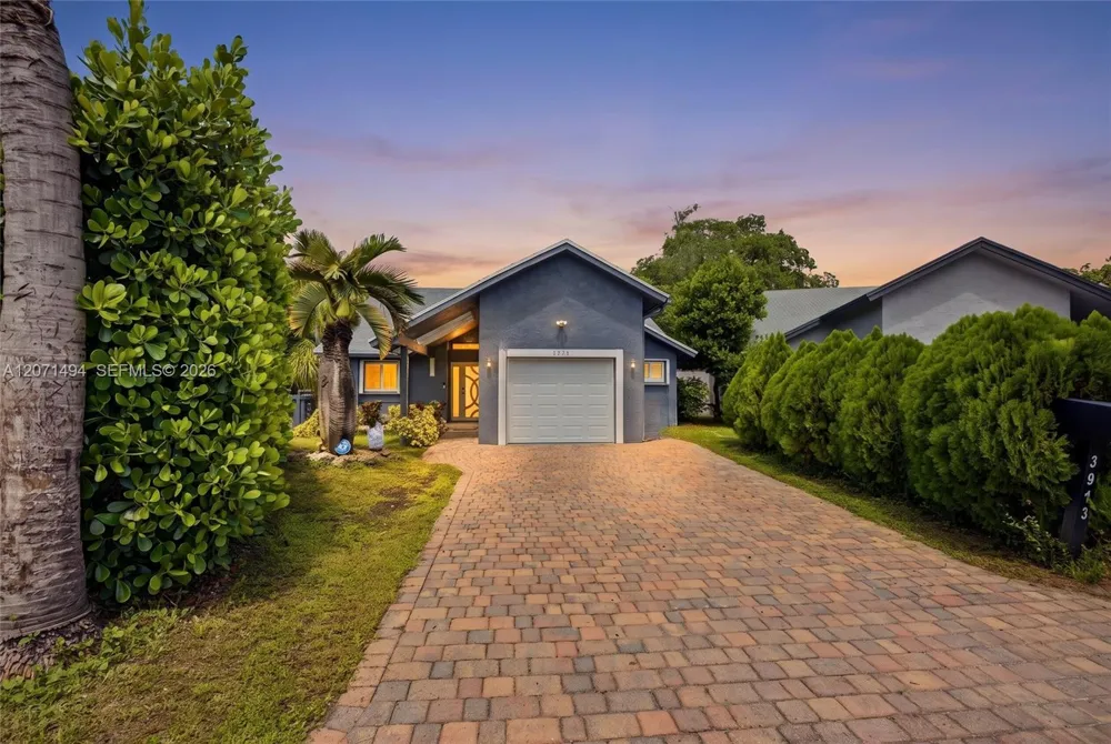 3913 NW 72nd Ln Coral Springs, FL 33065