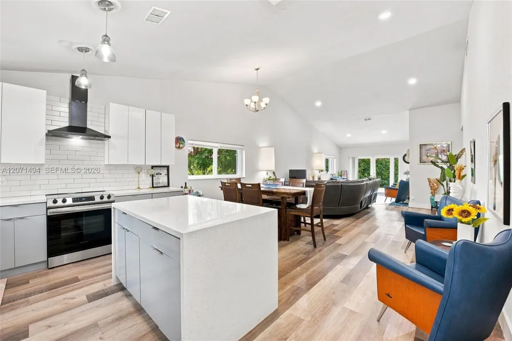 3913 NW 72nd Ln Coral Springs, FL 33065