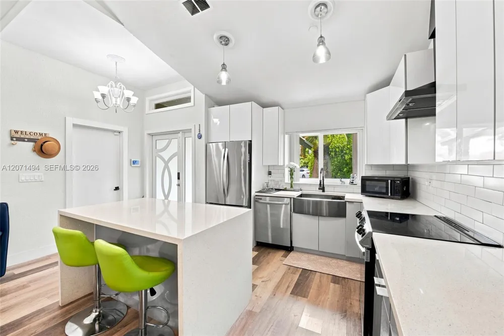 3913 NW 72nd Ln Coral Springs, FL 33065