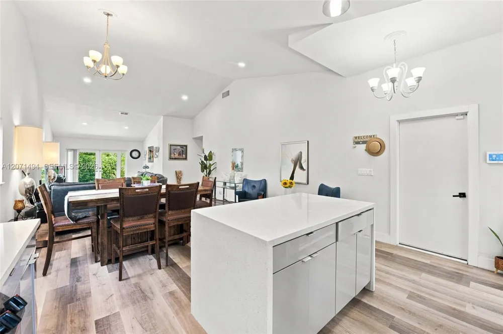 3913 NW 72nd Ln Coral Springs, FL 33065