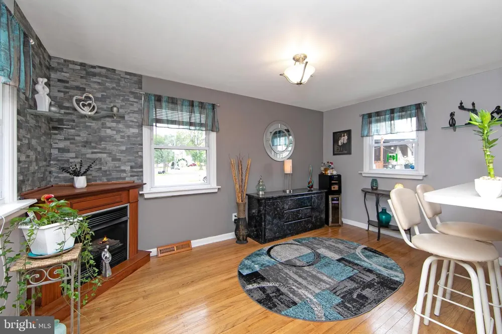29 WYNDALE AVENUE Maple Shade, NJ 08052