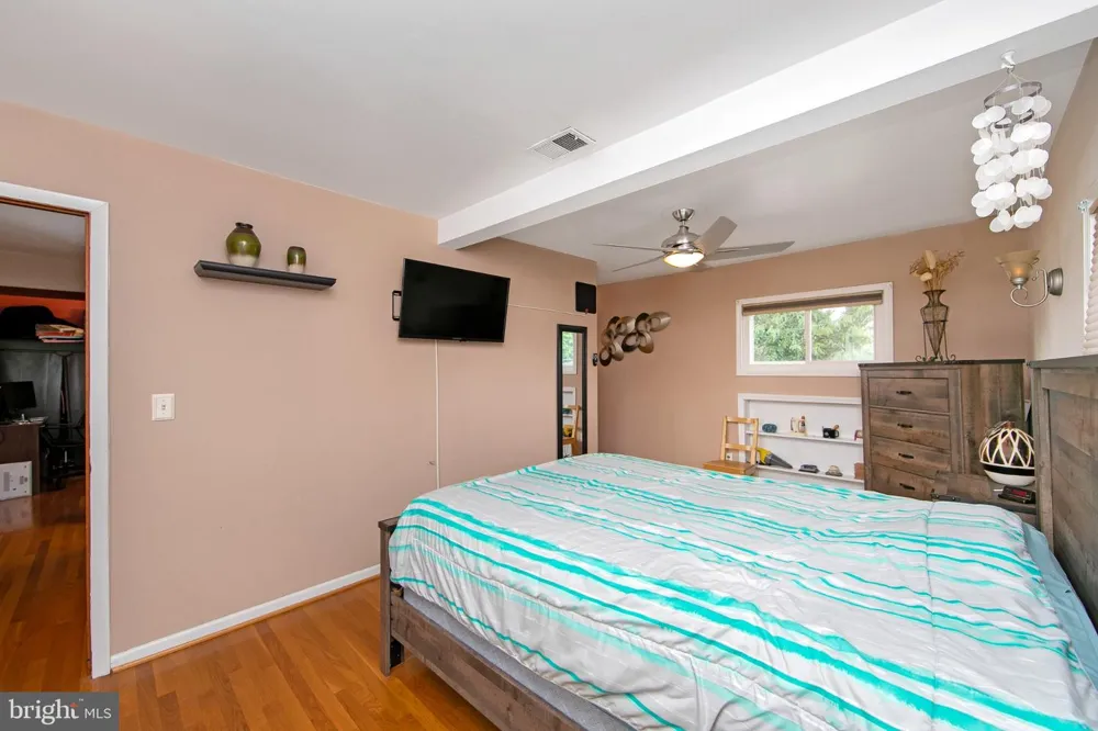 29 WYNDALE AVENUE Maple Shade, NJ 08052