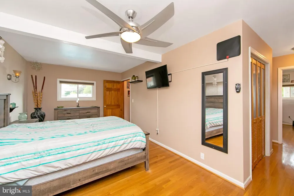 29 WYNDALE AVENUE Maple Shade, NJ 08052