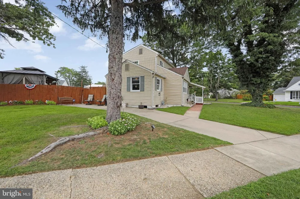 29 WYNDALE AVENUE Maple Shade, NJ 08052