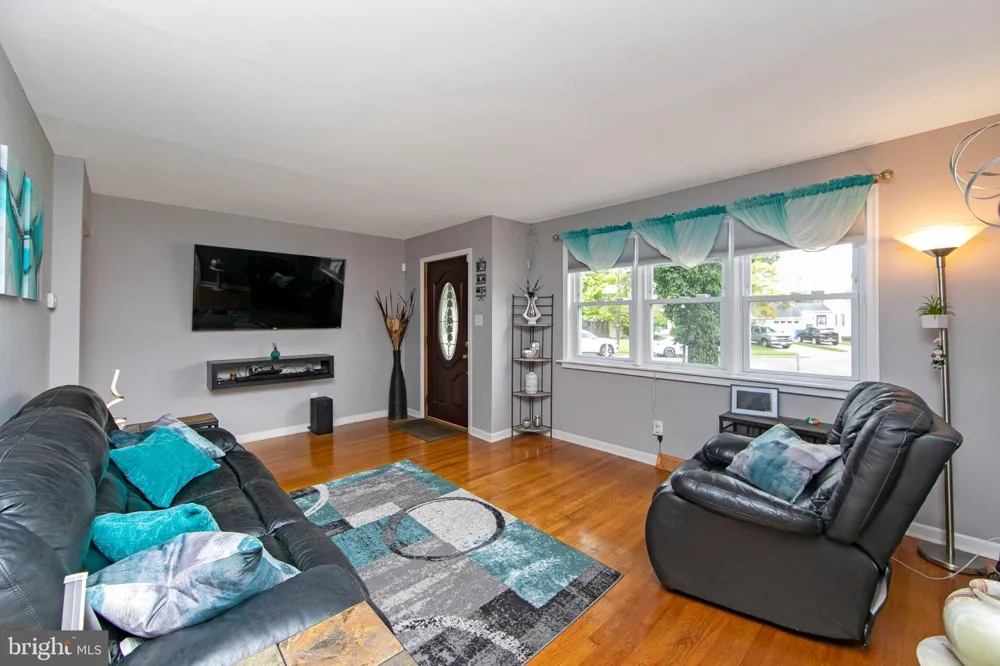 29 WYNDALE AVENUE Maple Shade, NJ 08052