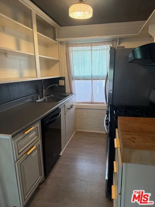 2315 2nd Streert #D Santa Monica, CA 90405