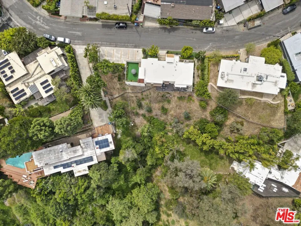 1052 Kenter Avenue Los Angeles, CA 90049