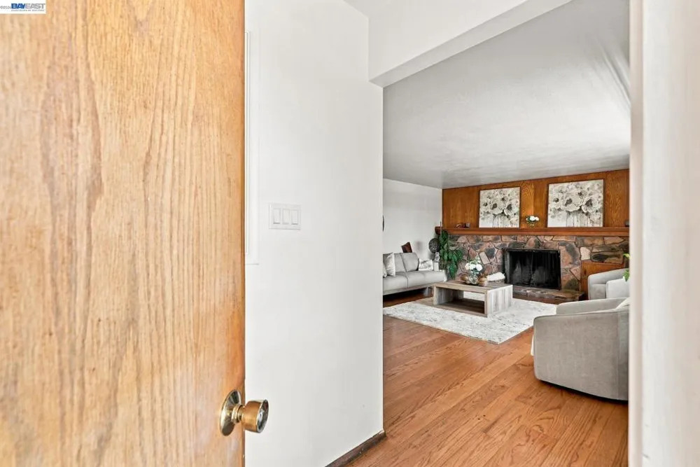 5760 Leona St Oakland, CA 94605
