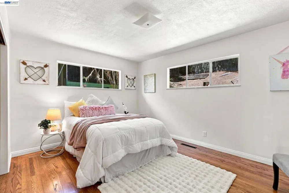 5760 Leona St Oakland, CA 94605