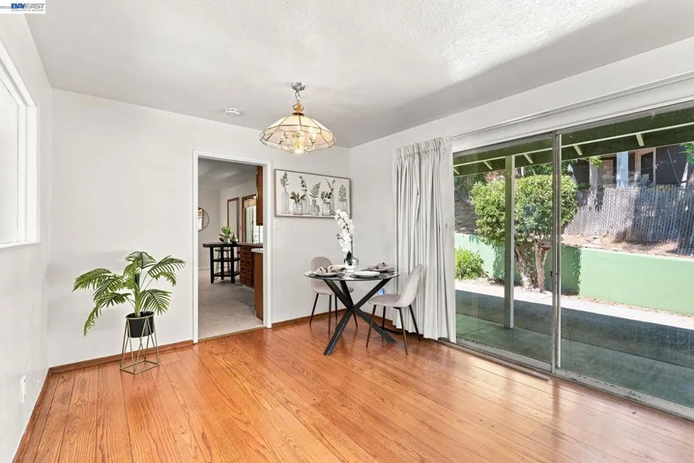 5760 Leona St Oakland, CA 94605