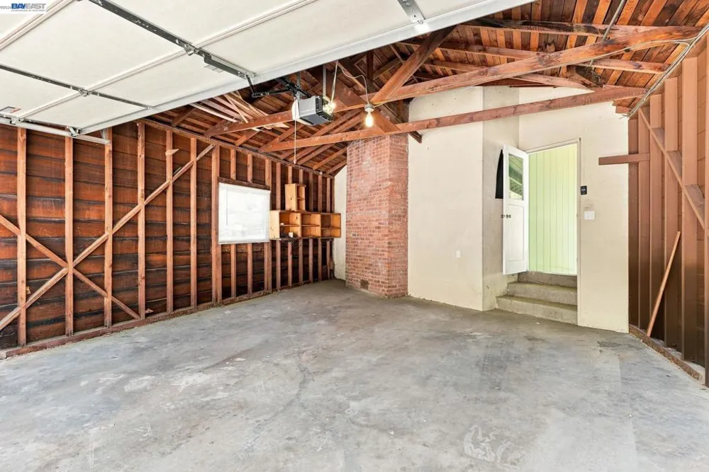 5760 Leona St Oakland, CA 94605