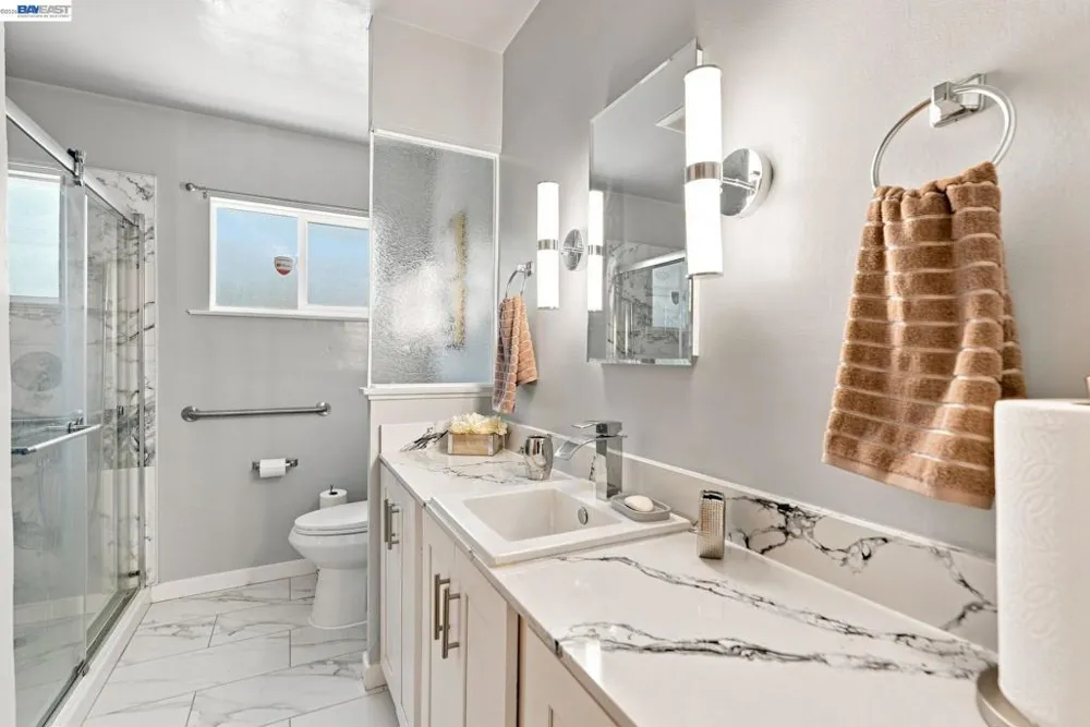 5760 Leona St Oakland, CA 94605