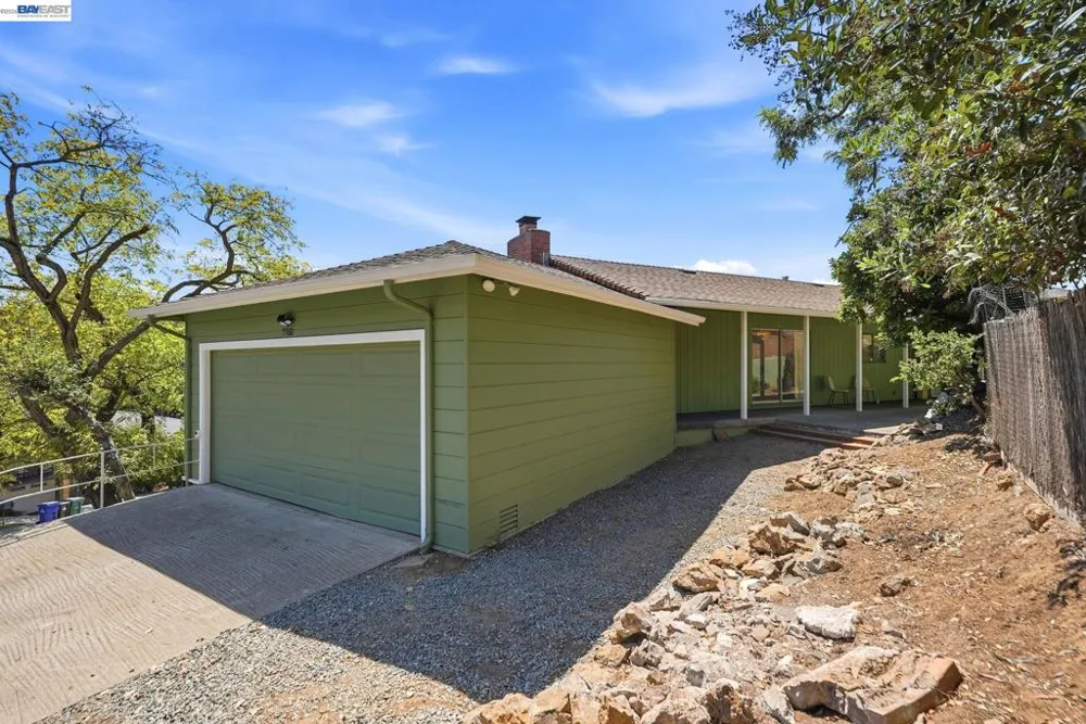 5760 Leona St Oakland, CA 94605