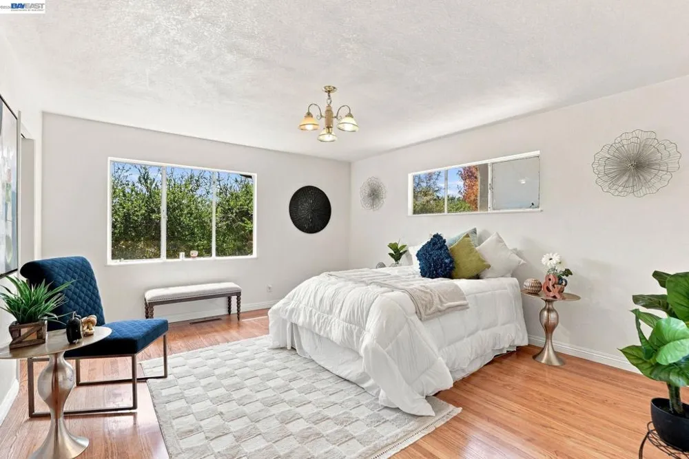 5760 Leona St Oakland, CA 94605