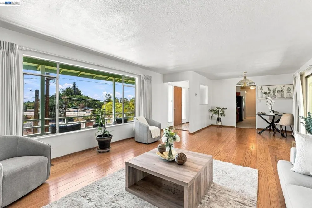 5760 Leona St Oakland, CA 94605
