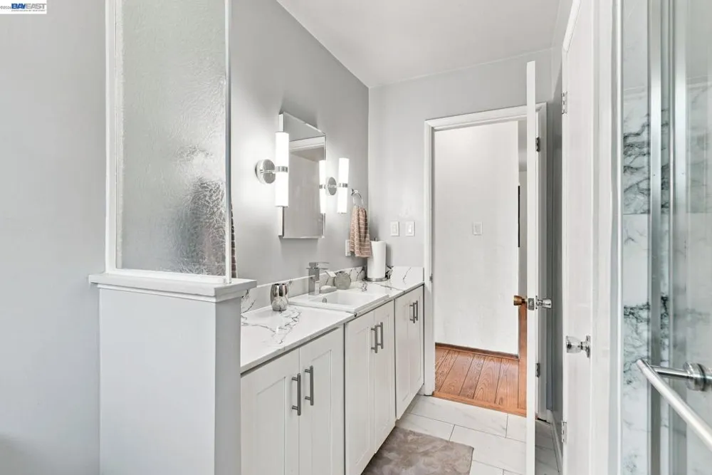 5760 Leona St Oakland, CA 94605