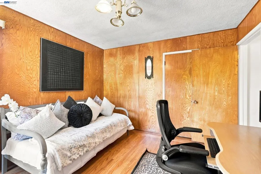 5760 Leona St Oakland, CA 94605