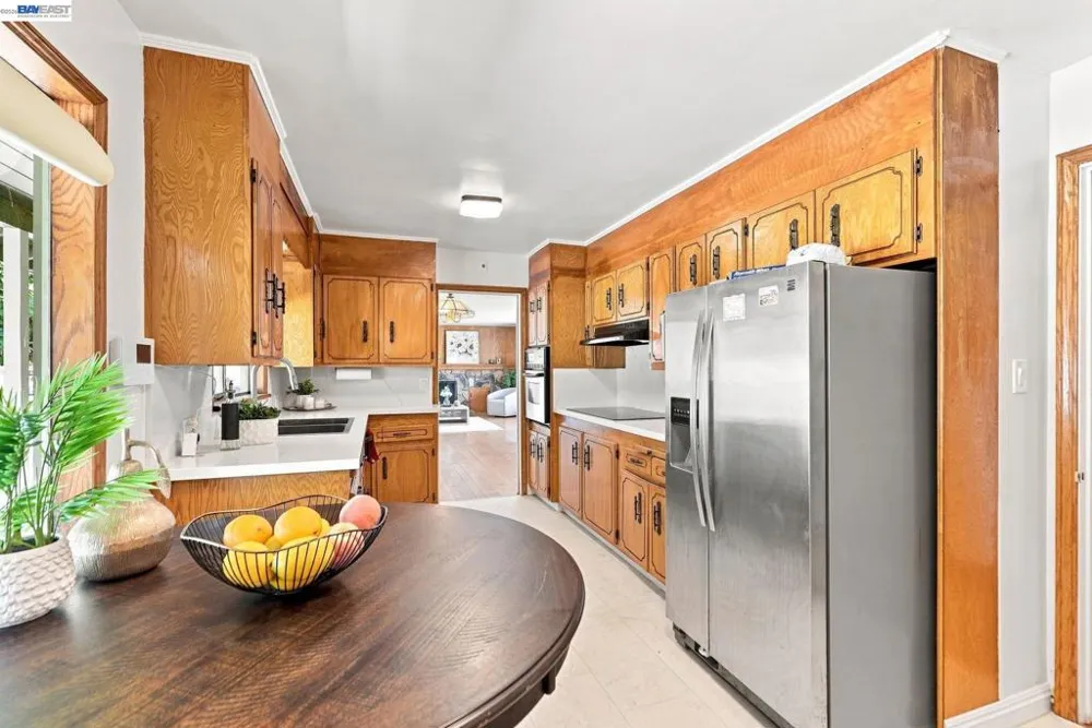 5760 Leona St Oakland, CA 94605