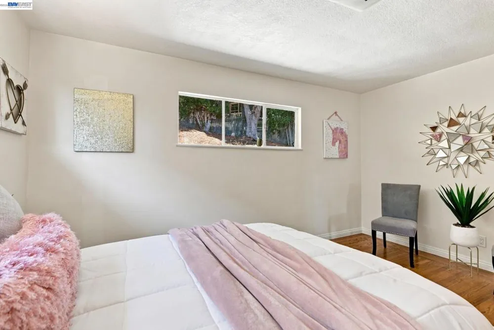 5760 Leona St Oakland, CA 94605