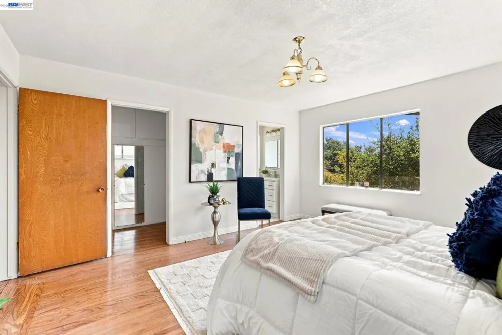 5760 Leona St Oakland, CA 94605