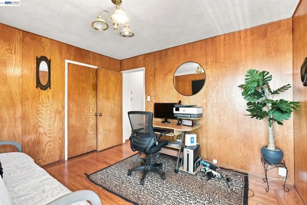 5760 Leona St Oakland, CA 94605