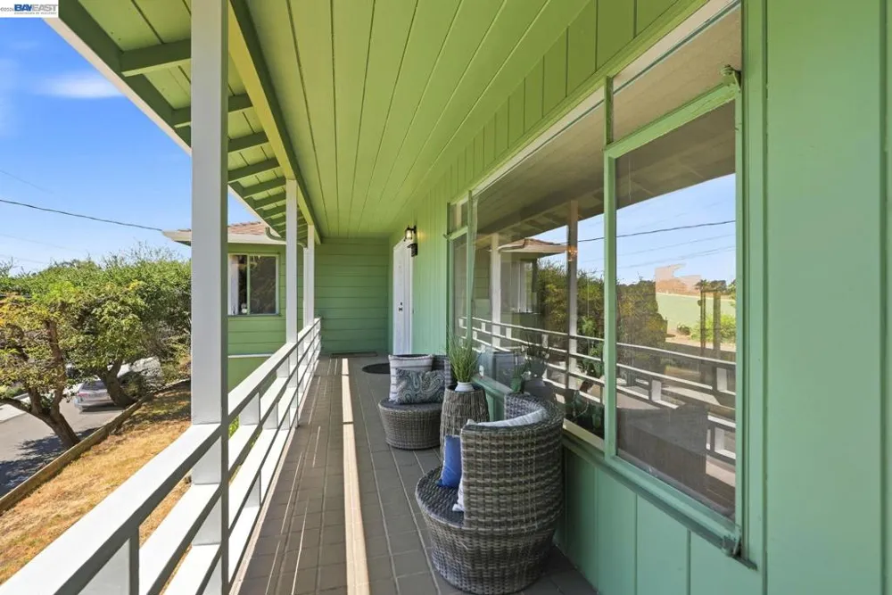 5760 Leona St Oakland, CA 94605