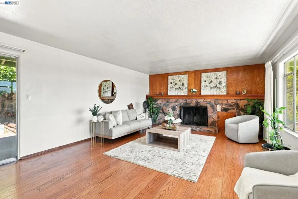5760 Leona St Oakland, CA 94605
