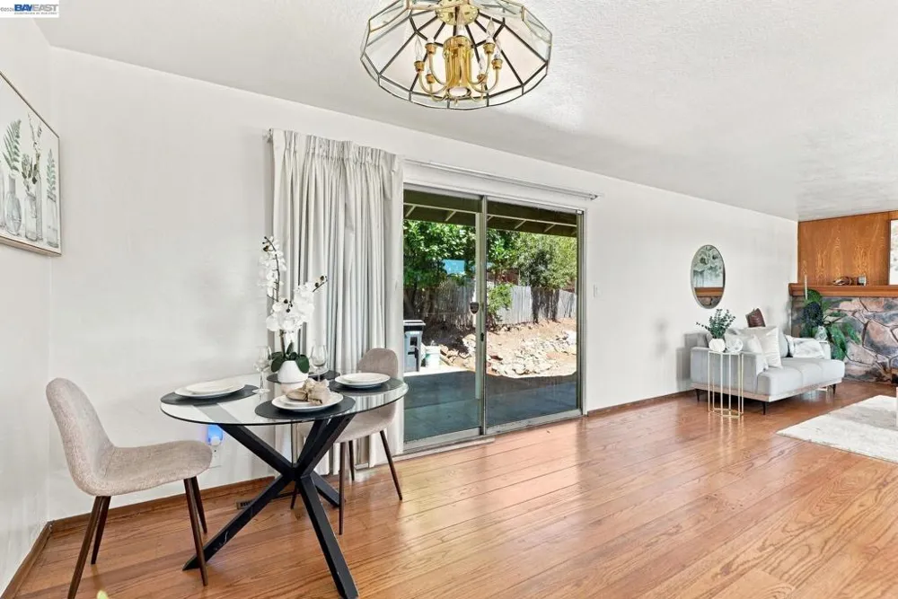 5760 Leona St Oakland, CA 94605
