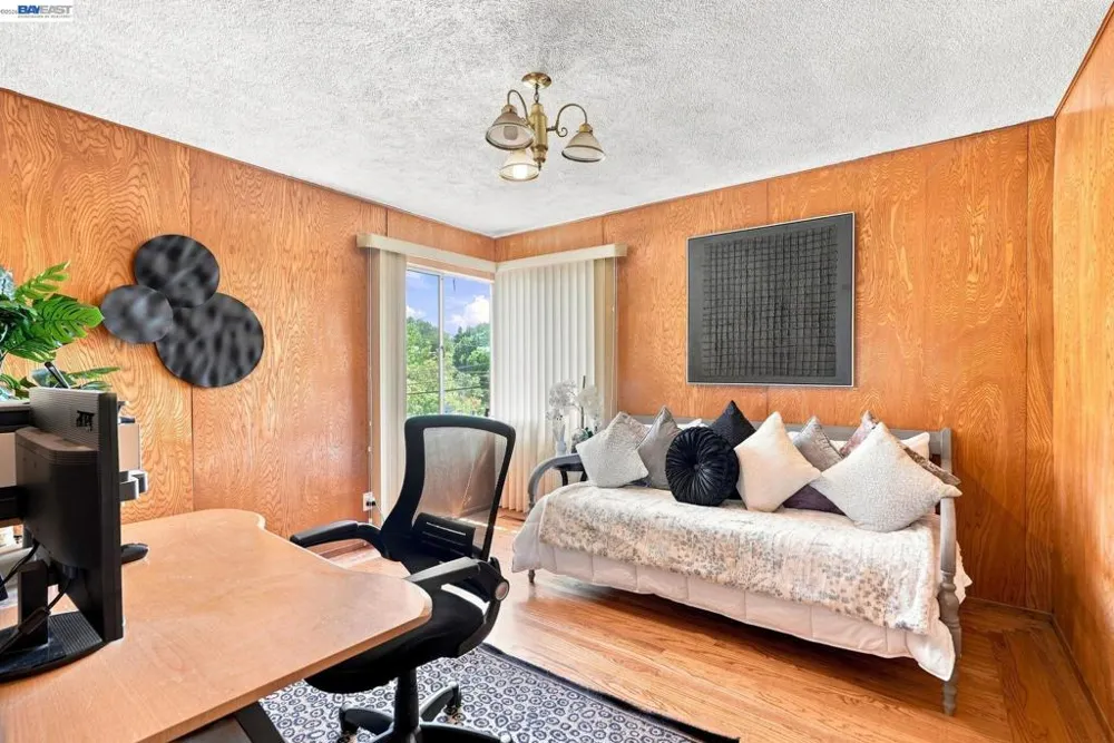 5760 Leona St Oakland, CA 94605
