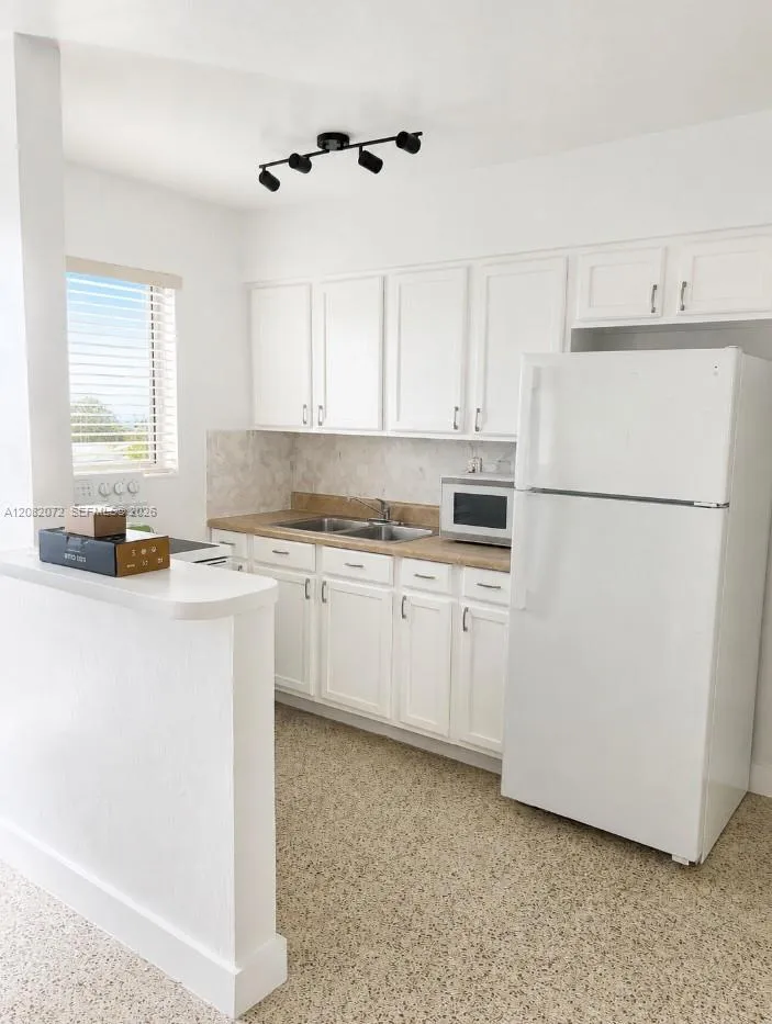 33 W 22nd St #2 Hialeah, FL 33010