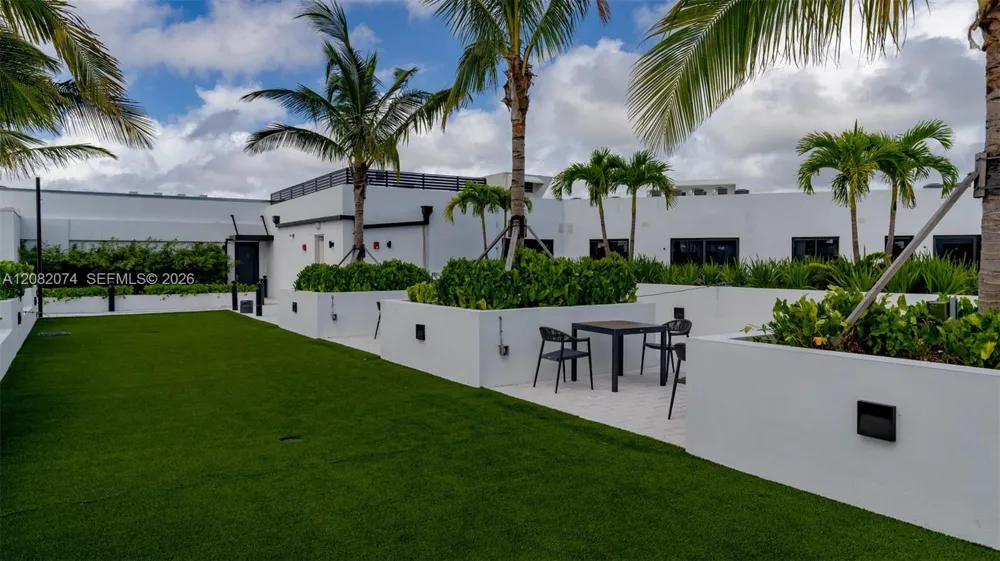 19401 W Dixie Hwy #202 Miami, FL 33180