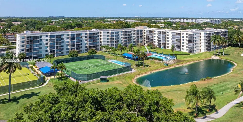800 S Hollybrook Dr #305 Pembroke Pines, FL 33025