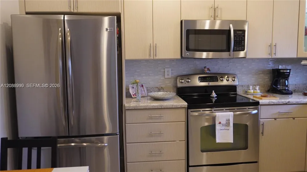 800 S Hollybrook Dr #305 Pembroke Pines, FL 33025