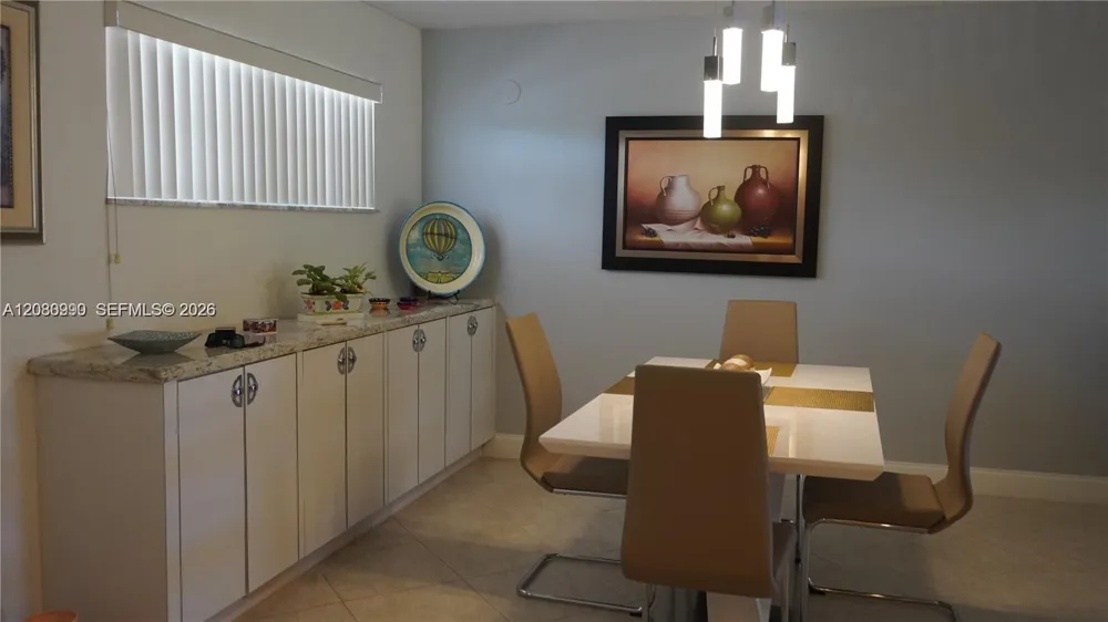 800 S Hollybrook Dr #305 Pembroke Pines, FL 33025