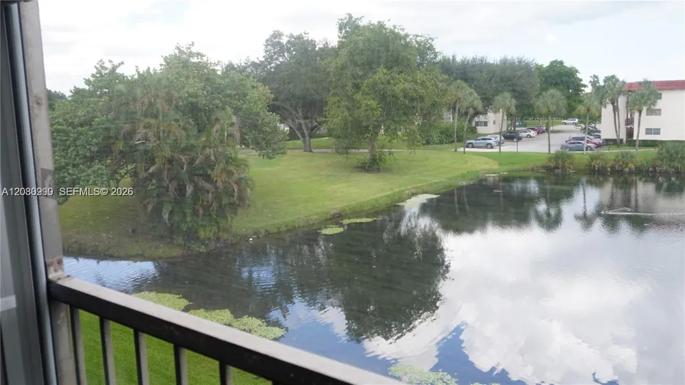 800 S Hollybrook Dr #305 Pembroke Pines, FL 33025