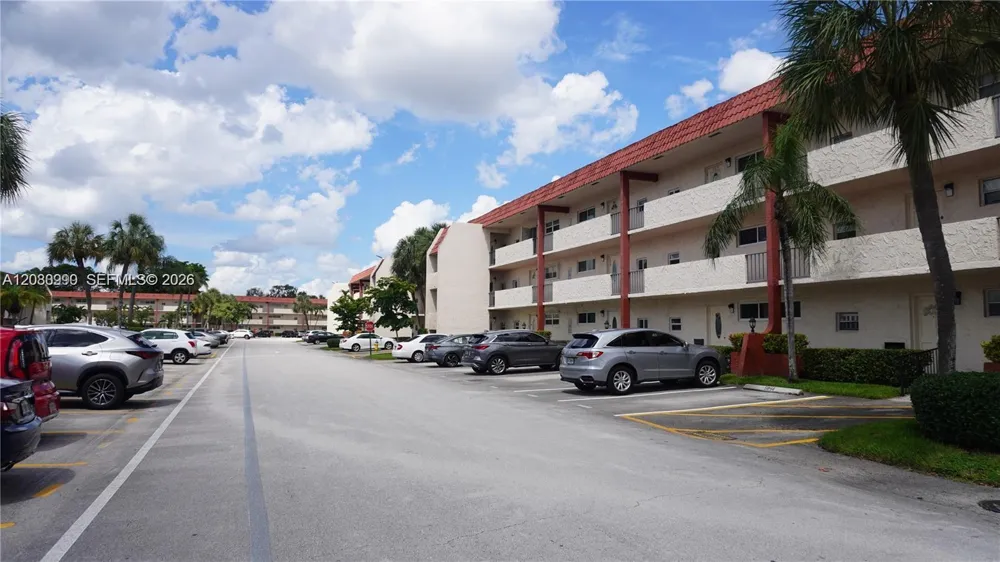 800 S Hollybrook Dr #305 Pembroke Pines, FL 33025