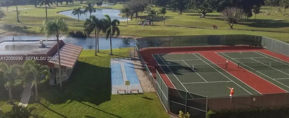 800 S Hollybrook Dr #305 Pembroke Pines, FL 33025