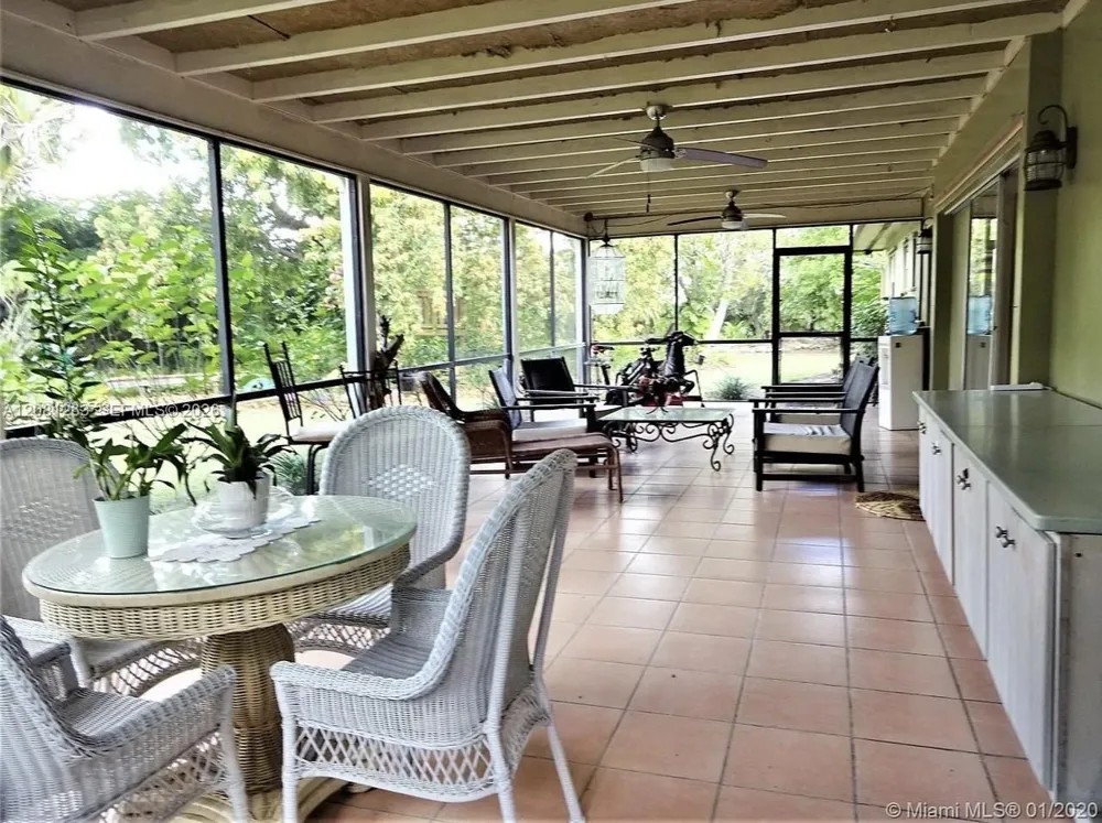 22700 SW 199th Ave Miami, FL 33170