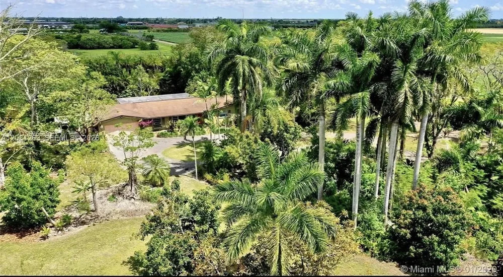 22700 SW 199th Ave Miami, FL 33170