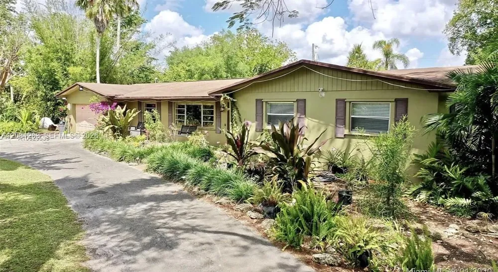 22700 SW 199th Ave Miami, FL 33170