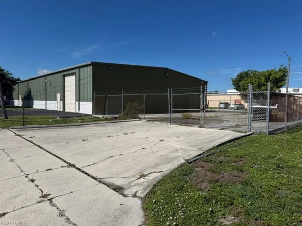 1613 SE 15th Terrace Cape Coral, FL 33990