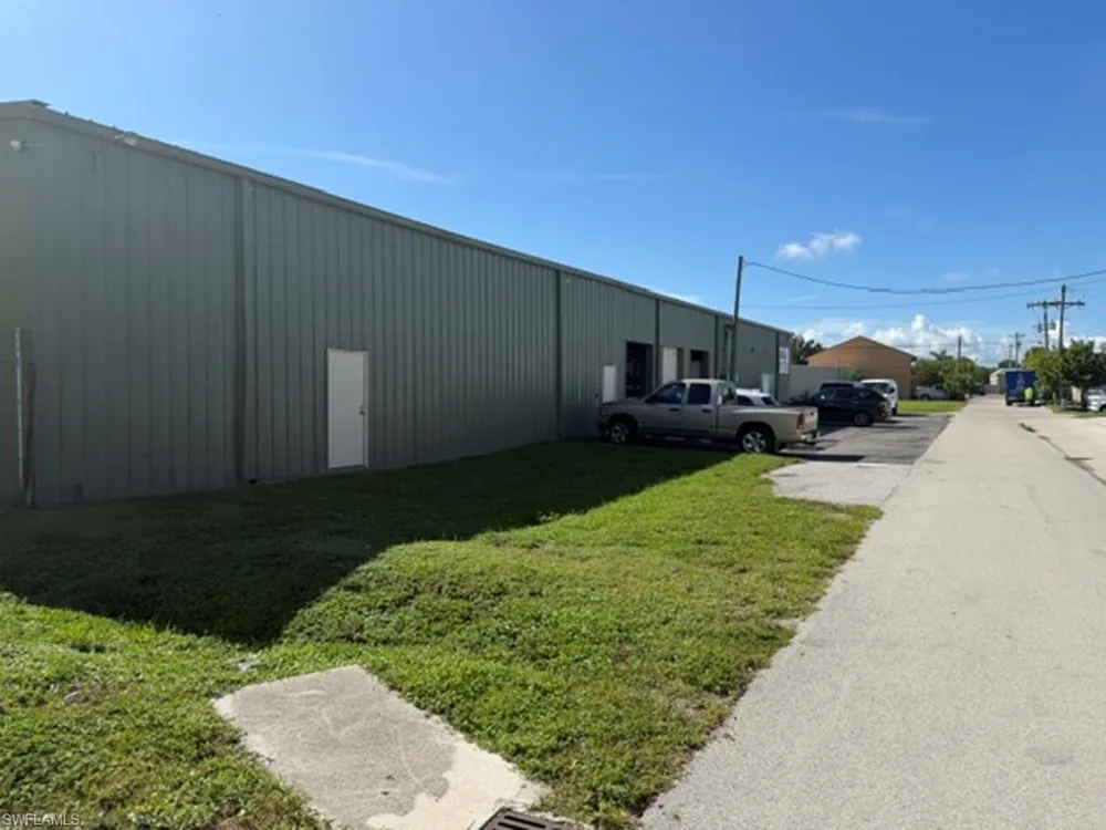 1613 SE 15th Terrace Cape Coral, FL 33990