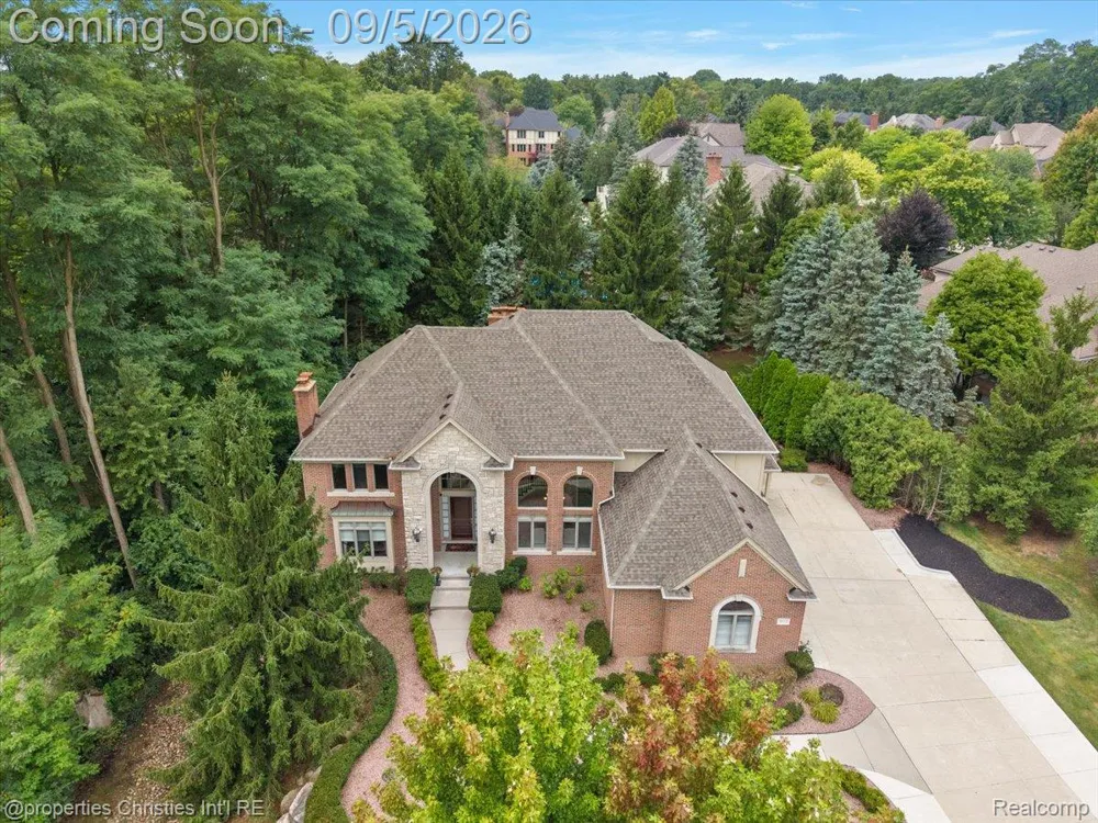 5173 Serena Dr Troy City, MI 48098