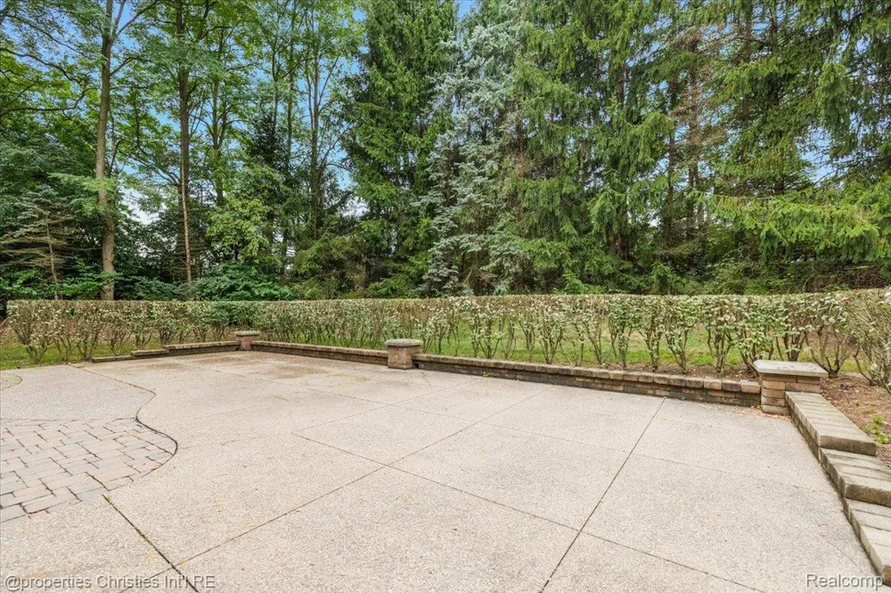 5173 Serena Dr Troy City, MI 48098