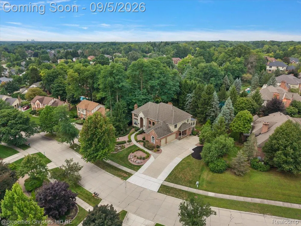 5173 Serena Dr Troy City, MI 48098