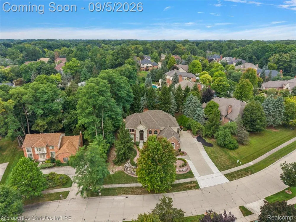 5173 Serena Dr Troy City, MI 48098