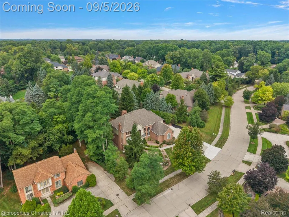 5173 Serena Dr Troy City, MI 48098