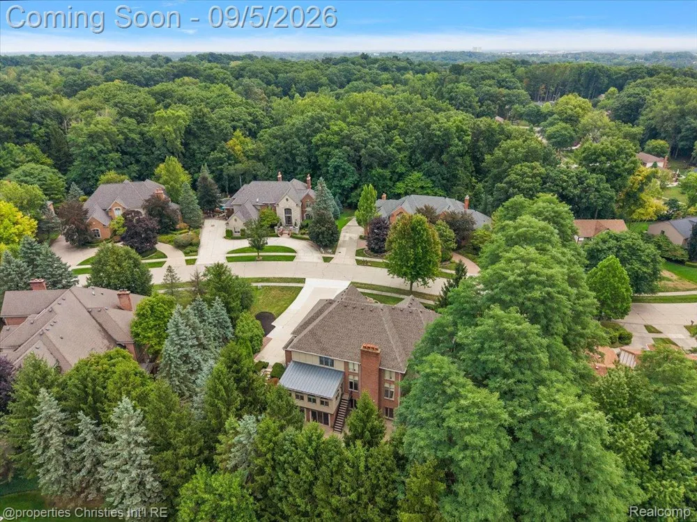 5173 Serena Dr Troy City, MI 48098