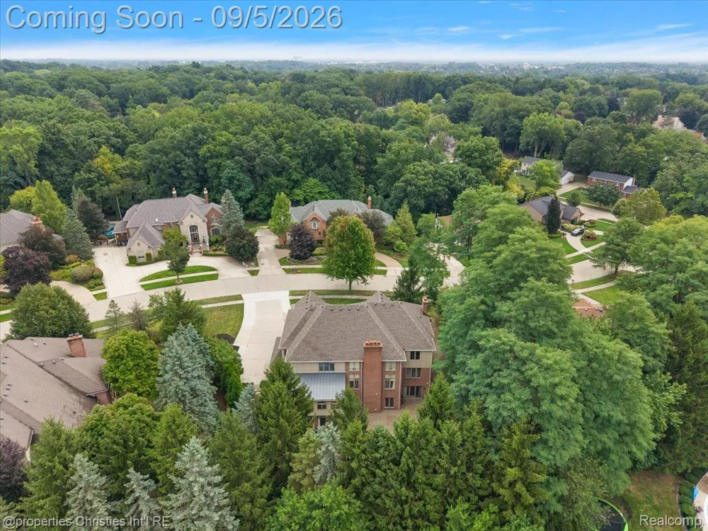 5173 Serena Dr Troy City, MI 48098