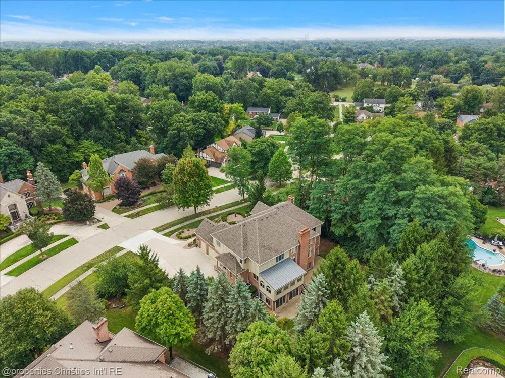 5173 Serena Dr Troy City, MI 48098